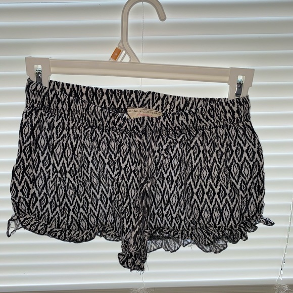 Shorts - Picture 3 of 6